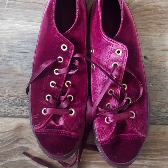 Converse Other - Size 6 purple/ burgundy velvet converse